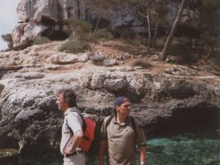 Manchmal m&uuml;ssen wir in die Ferne schauen - der eine nach S&uuml;den und der andere nach Norden. Was Theo und Dieter entdeckten bleibt ihr Geheimnis.