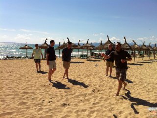 das traditionelle Bouleturnier an der Playa